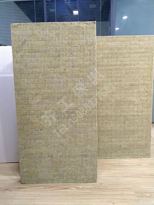 保溫板為什么具有防水、防腐功能呢